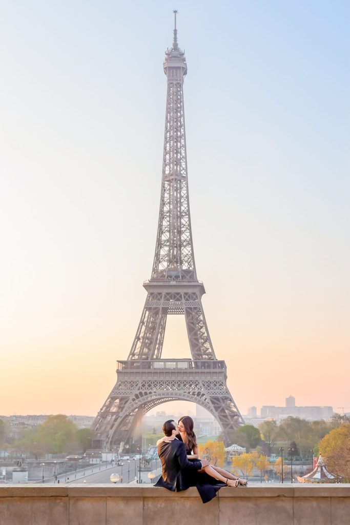 Couple celebrating anniversary at Trocadero wall during sunrise with Eiffel Tower backdrop by Paris photographer