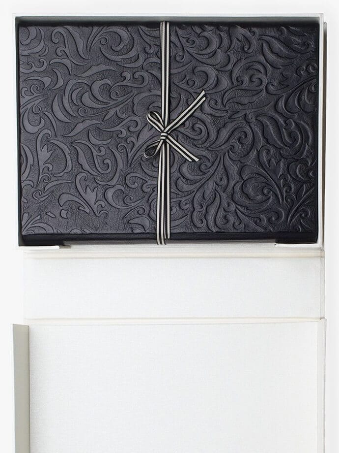 Luxury Wedding Albums Kiss Me in Paris